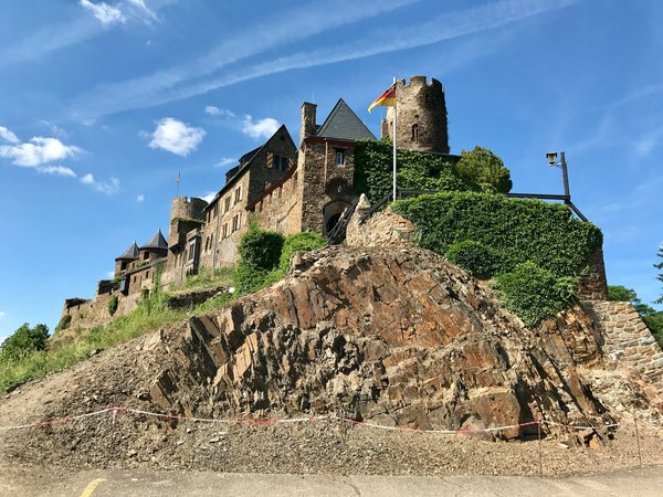 Où faire une croisière fluviale pour découvrir les châteaux de la vallée du Rhin en Allemagne?