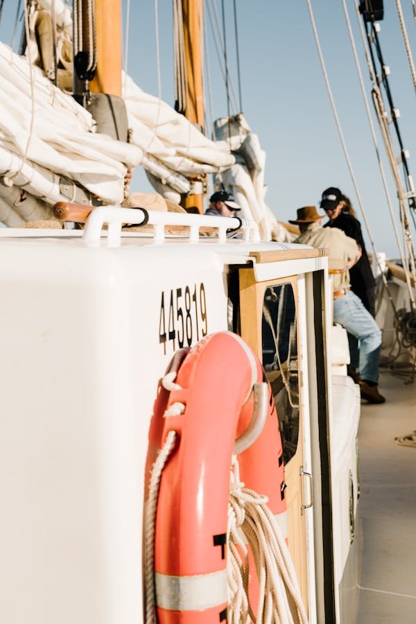 Choisir les bonnes bouées maritimes pour une navigation sûre